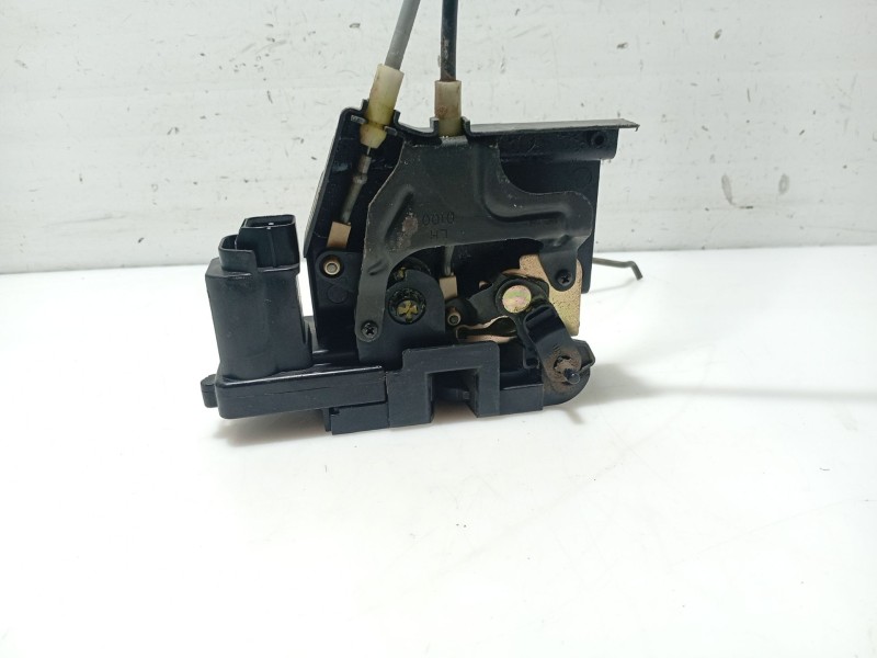 Recambio de cerradura puerta trasera izquierda para ssangyong kyron 200 xdi limited referencia OEM IAM 7131008003  