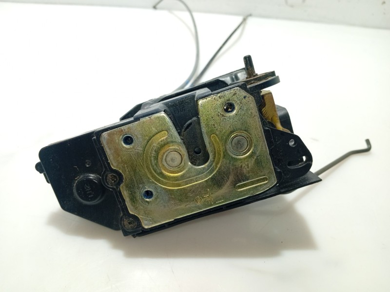 Recambio de cerradura puerta trasera izquierda para ssangyong kyron 200 xdi limited referencia OEM IAM 7131008003  