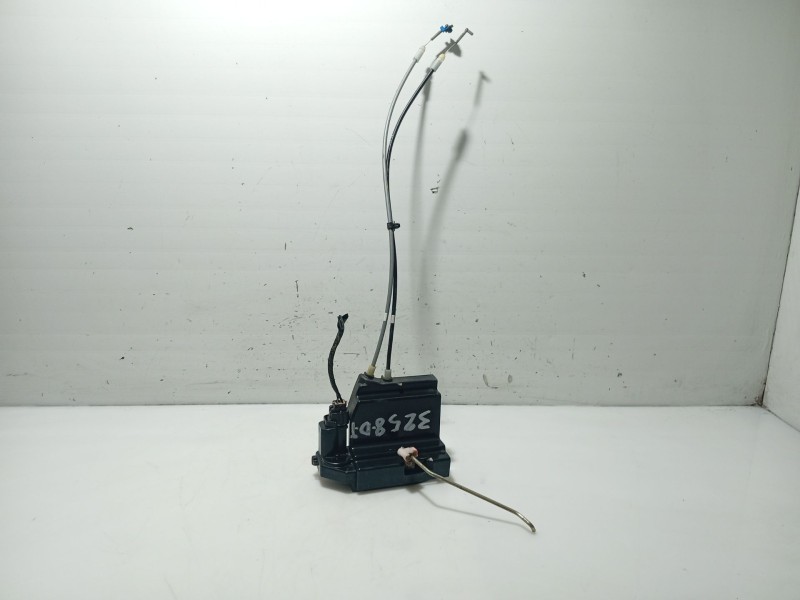 Recambio de cerradura puerta trasera derecha para ssangyong kyron 200 xdi limited referencia OEM IAM 7132008003  