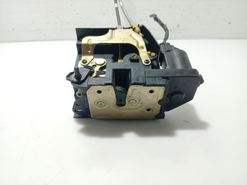 Recambio de cerradura puerta trasera derecha para ssangyong kyron 200 xdi limited referencia OEM IAM 7132008003  