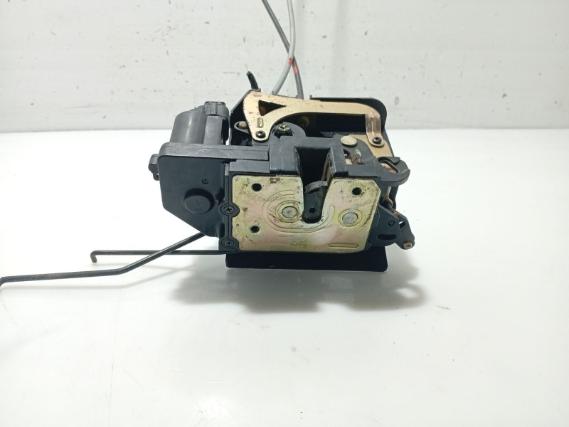 Recambio de cerradura puerta delantera izquierda para ssangyong kyron 200 xdi limited referencia OEM IAM 7121008032  