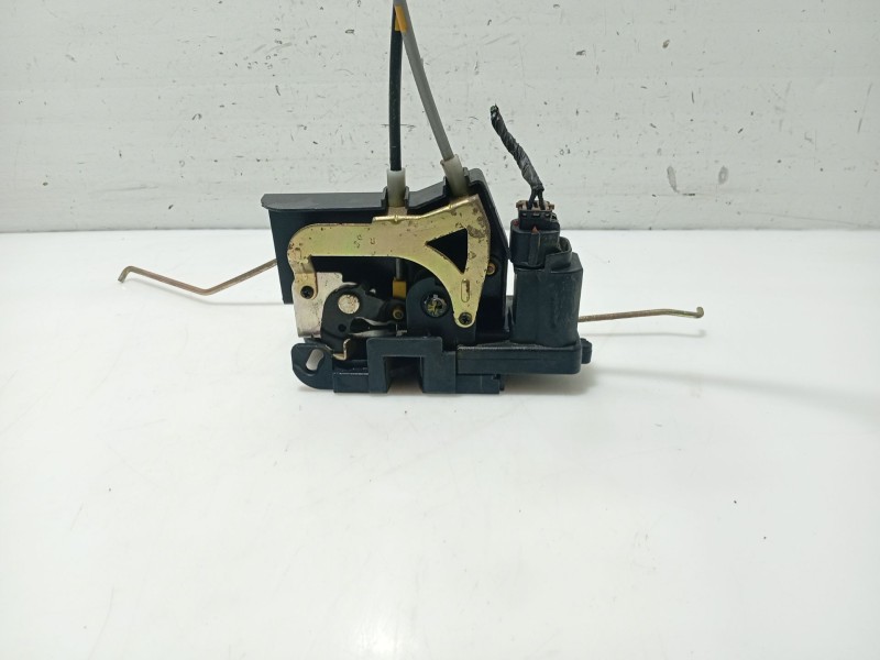 Recambio de cerradura puerta delantera derecha para ssangyong kyron 200 xdi limited referencia OEM IAM 7122008011  