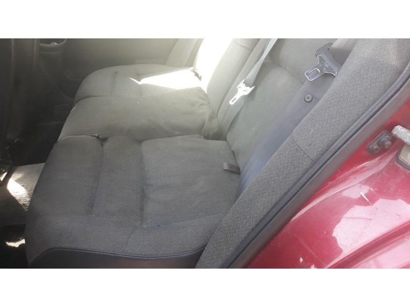 volvo v40 familiar 1.9 diesel   |   0.95 - 0.05 | 1995 - 2005 | 95 cv / 70 kw del año 1995