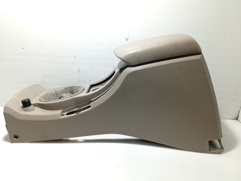 Recambio de consola central para ssangyong kyron 200 xdi limited referencia OEM IAM 7797009000EAN 7793132000 