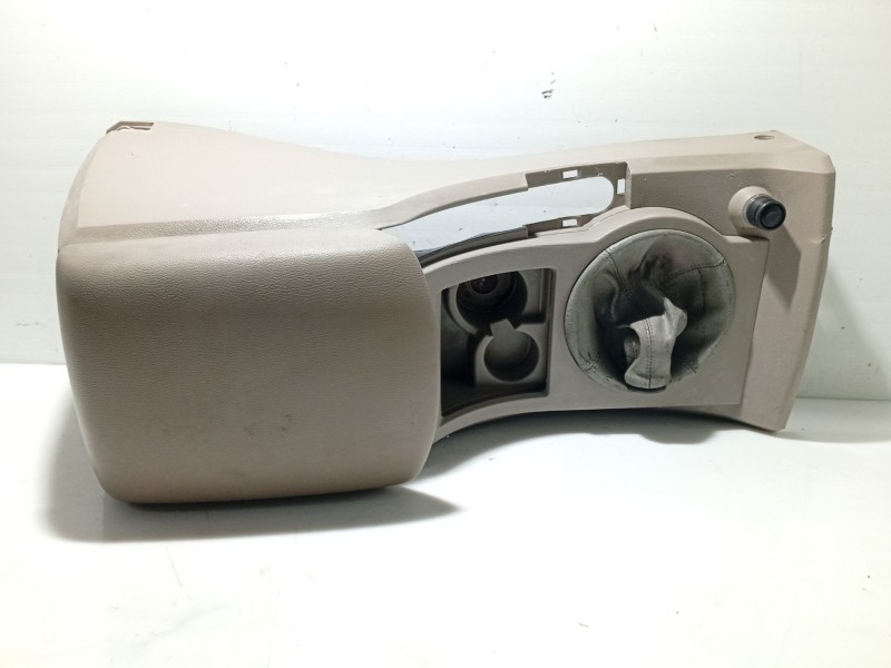 Recambio de consola central para ssangyong kyron 200 xdi limited referencia OEM IAM 7797009000EAN 7793132000 