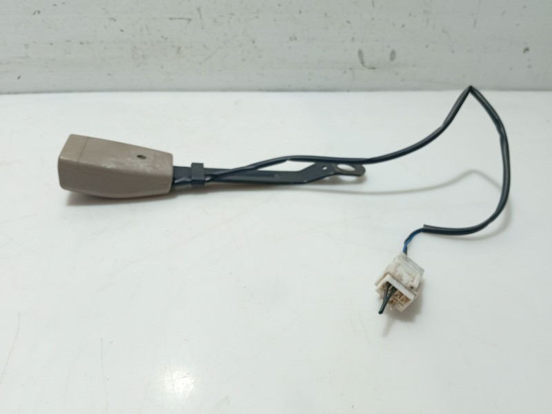 Recambio de anclaje cinturon delantero izquierdo para ssangyong kyron 200 xdi limited referencia OEM IAM 7466109000EAN  