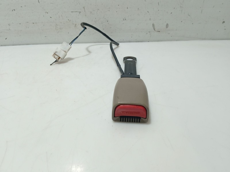 Recambio de anclaje cinturon delantero izquierdo para ssangyong kyron 200 xdi limited referencia OEM IAM 7466109000EAN  