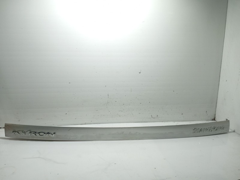 Recambio de moldura para ssangyong kyron 200 xdi limited referencia OEM IAM 7963009013  