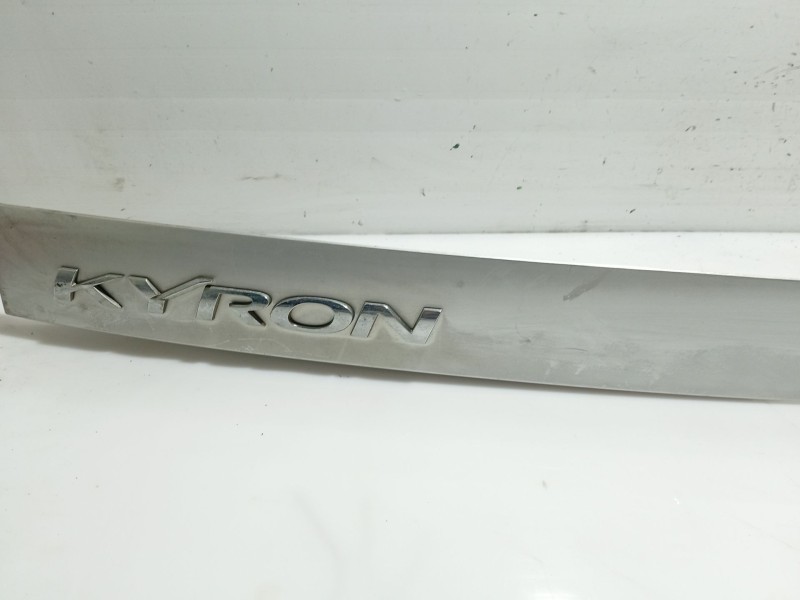 Recambio de moldura para ssangyong kyron 200 xdi limited referencia OEM IAM 7963009013  