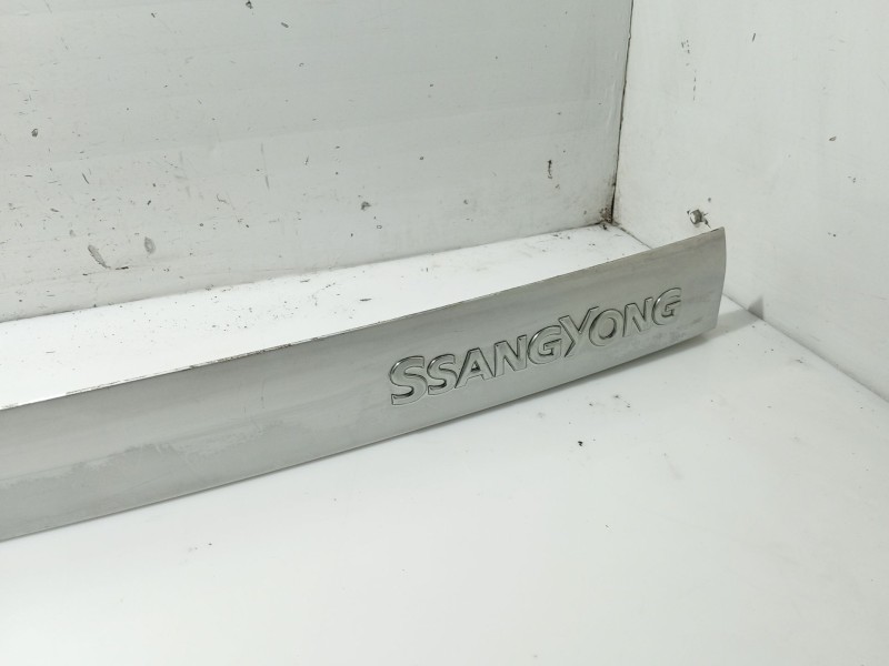 Recambio de moldura para ssangyong kyron 200 xdi limited referencia OEM IAM 7963009013  