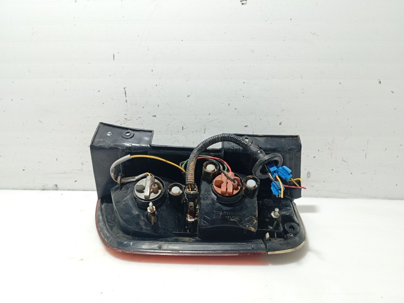 Recambio de piloto trasero izquierdo para ssangyong kyron 200 xdi limited referencia OEM IAM 8360109100  