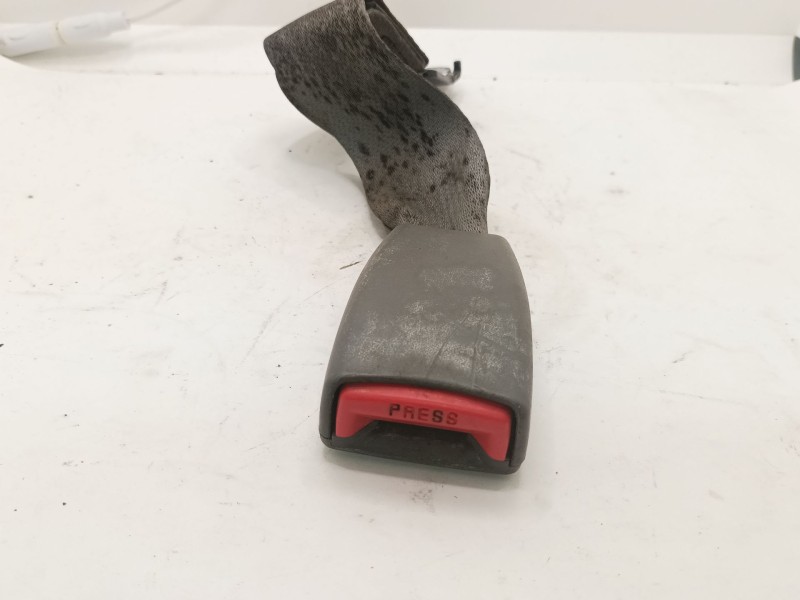 Recambio de anclaje cinturon trasero izquierdo para hyundai tucson (jm) 2.0 referencia OEM IAM 898302E000U7  