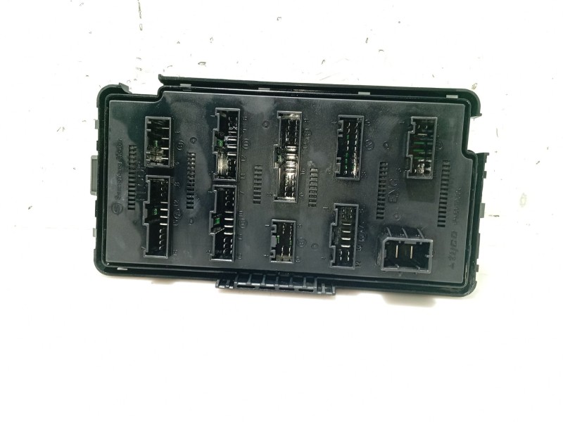Recambio de caja reles / fusibles para ssangyong kyron 200 xdi limited referencia OEM IAM 8231009031 8212008B10 
