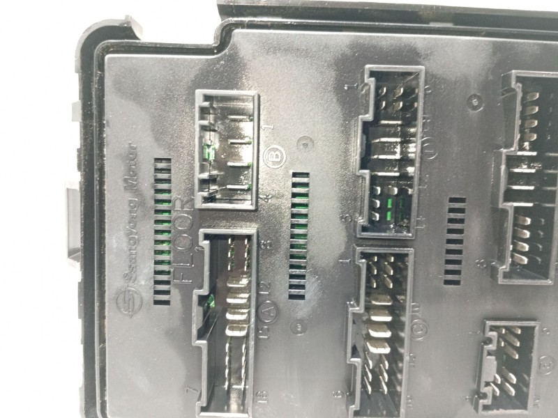 Recambio de caja reles / fusibles para ssangyong kyron 200 xdi limited referencia OEM IAM 8231009031 8212008B10 