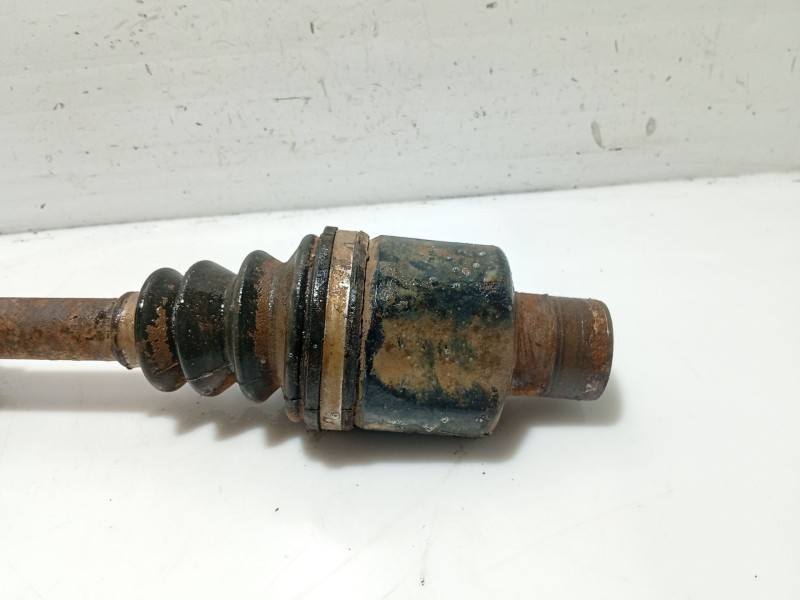 Recambio de transmision delantera izquierda para ssangyong kyron 200 xdi limited referencia OEM IAM 4130008101  