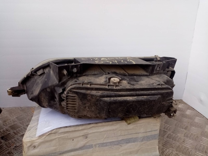 Recambio de faro derecho para citroen xantia berlina    |   0.93 - 0.97 | 1993 - 1997 referencia OEM IAM  88205034D 