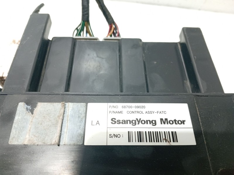 Recambio de mando climatizador para ssangyong kyron 200 xdi limited referencia OEM IAM 6870009020  