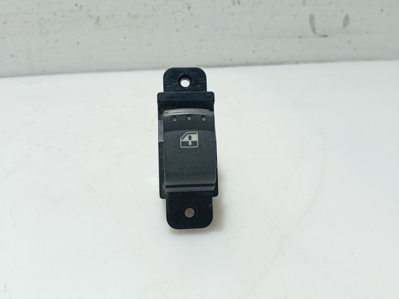 Recambio de mando elevalunas trasero derecho para ssangyong kyron 200 xdi limited referencia OEM IAM  8584009010 