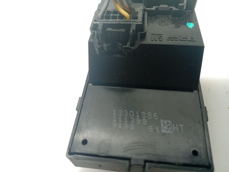 Recambio de mando elevalunas delantero derecho para opel insignia berlina referencia OEM IAM 13301886 211399 9198