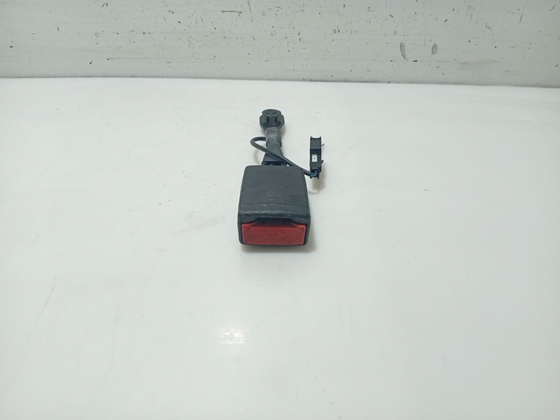 Recambio de anclaje cinturon delantero izquierdo para opel insignia berlina referencia OEM IAM 197972 13327466 