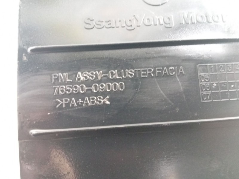 Recambio de moldura para ssangyong kyron 200 xdi limited referencia OEM IAM  7659009000 