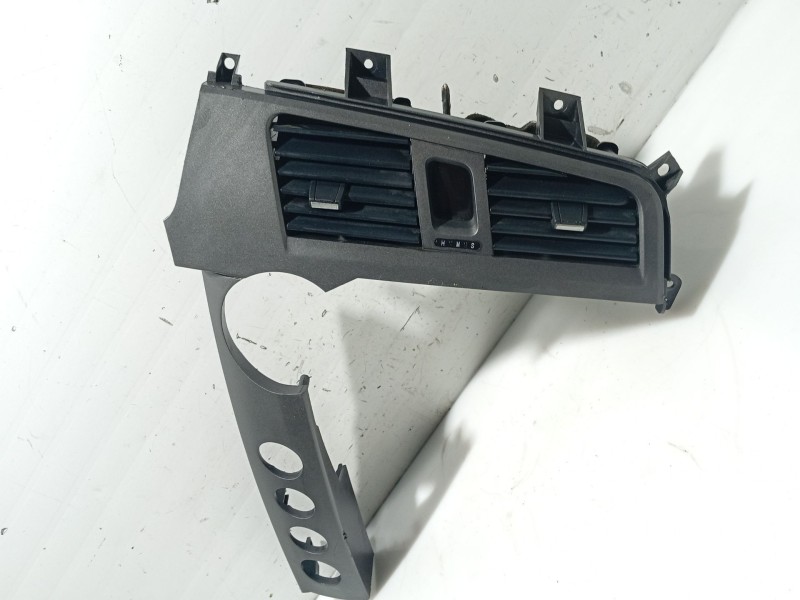 Recambio de moldura para ssangyong kyron 200 xdi limited referencia OEM IAM  7661009000 