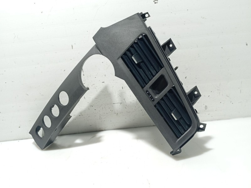 Recambio de moldura para ssangyong kyron 200 xdi limited referencia OEM IAM  7661009000 