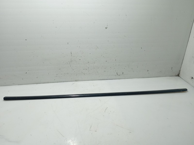 Recambio de moldura puerta delantera derecha para ssangyong kyron 200 xdi limited referencia OEM IAM  7951609000 