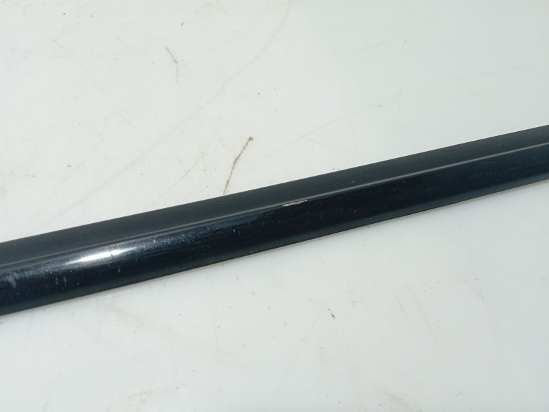 Recambio de moldura puerta delantera derecha para ssangyong kyron 200 xdi limited referencia OEM IAM  7951609000 