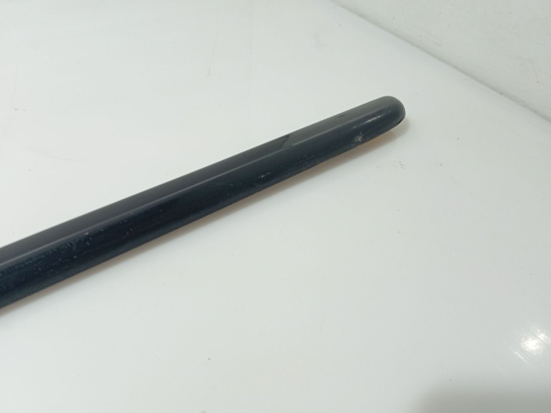 Recambio de moldura puerta delantera derecha para ssangyong kyron 200 xdi limited referencia OEM IAM  7951609000 