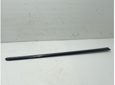 Recambio de moldura puerta trasera derecha para ssangyong kyron 200 xdi limited referencia OEM IAM  7954609000 