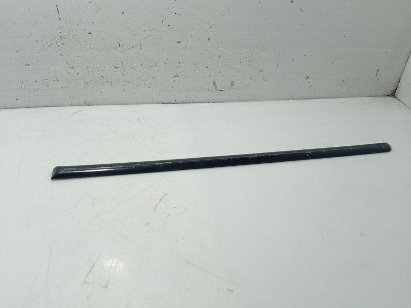 Recambio de moldura puerta trasera izquierda para ssangyong kyron 200 xdi limited referencia OEM IAM  7953609000 