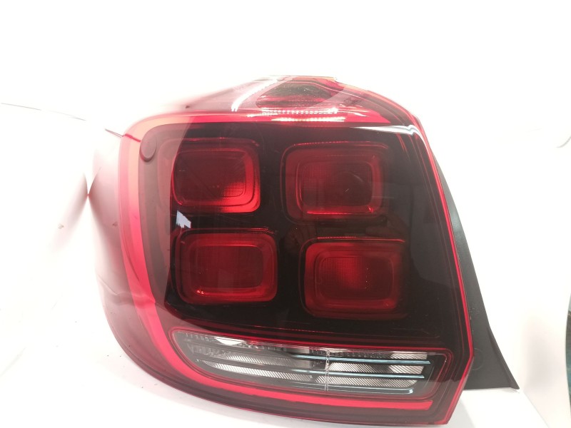 Recambio de piloto trasero izquierdo para dacia sandero ii 1.5 dci referencia OEM IAM 265554938R  16250111