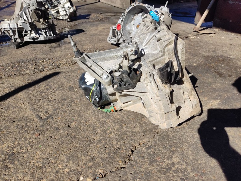 Recambio de caja cambios para renault clio iii referencia OEM IAM JH3128  