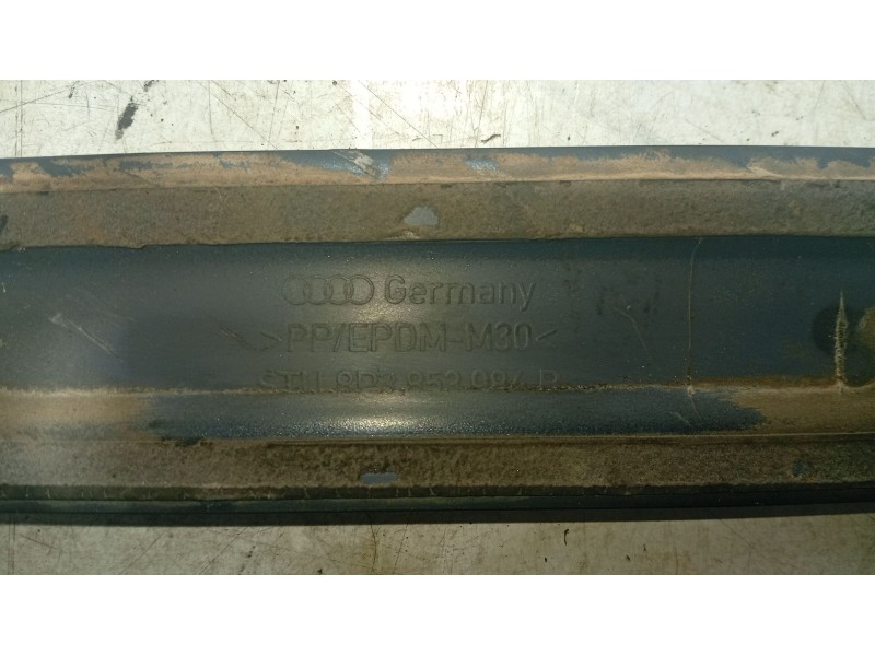 Recambio de moldura para audi a3 (8p1) 1.9 tdi referencia OEM IAM 8P0821105F  