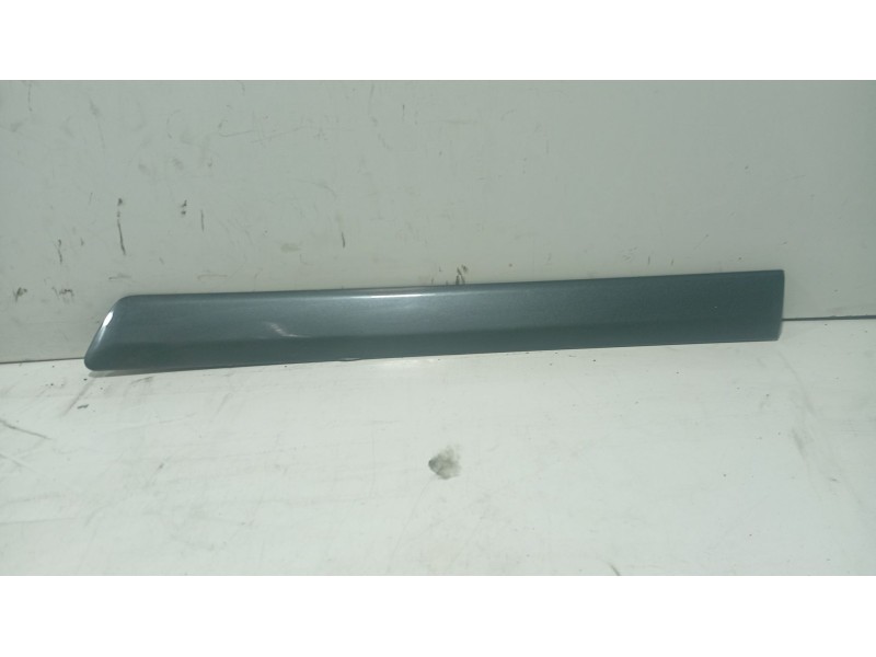 Recambio de moldura para audi a3 (8p1) 1.9 tdi referencia OEM IAM 8P0821105F  