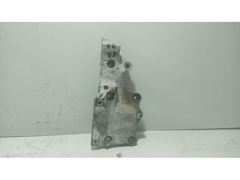 Recambio de soporte alternador para audi a3 (8p1) 1.9 tdi referencia OEM IAM 038903143AF  