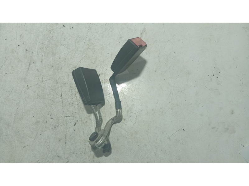 Recambio de enganche cinturon trasero derecho para audi a3 (8p1) 1.9 tdi referencia OEM IAM 8P0857739B0C  