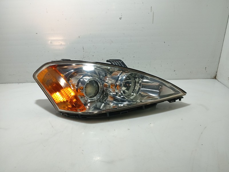 Recambio de faro derecho para ssangyong kyron 200 xdi limited referencia OEM IAM 8310208B14  