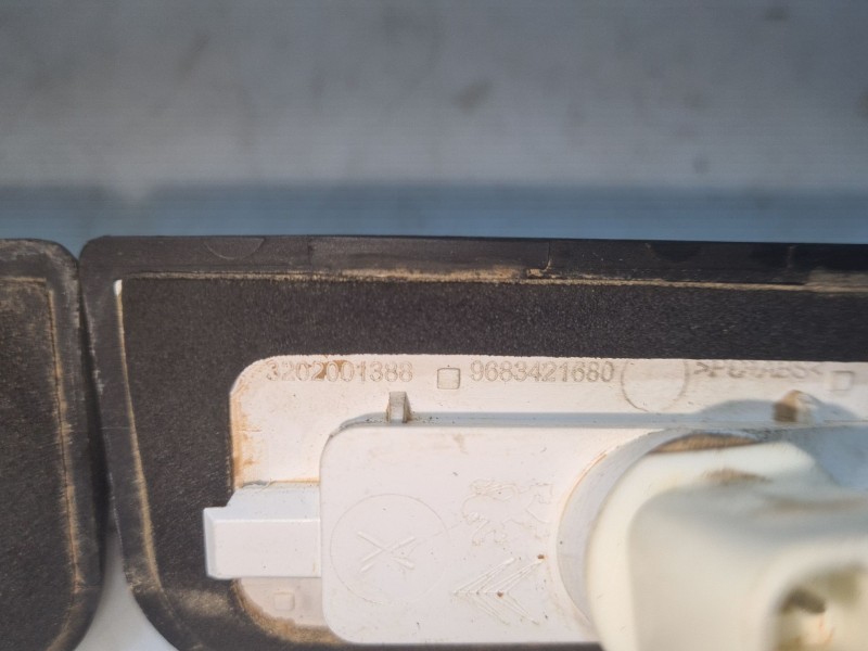 Recambio de piloto matricula para fiat doblo furgoneta/monovolumen (510_, 511_) bluehdi 100 referencia OEM IAM 3202001388  