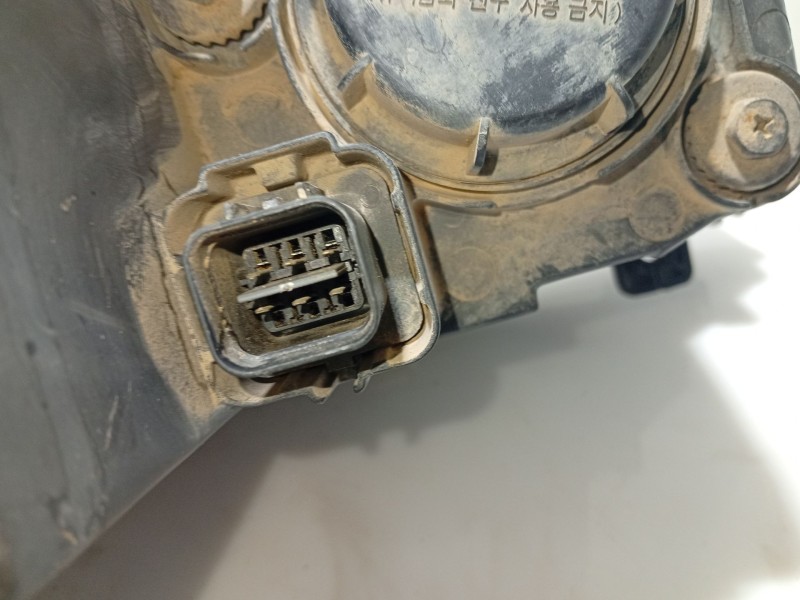 Recambio de faro izquierdo para ssangyong kyron 200 xdi limited referencia OEM IAM 8310108B14  