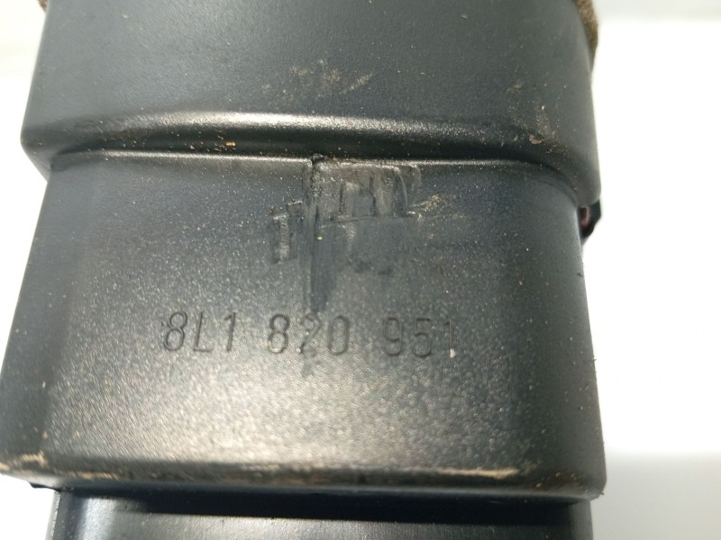 Recambio de moldura para audi a3 (8l1) 1.8 referencia OEM IAM 8L1820951  