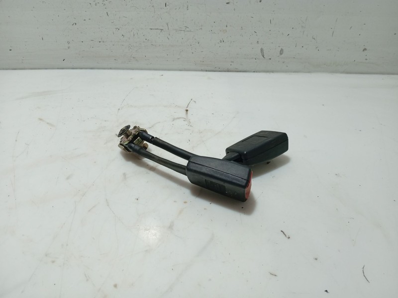 Recambio de anclaje cinturon trasero izquierdo para audi a3 (8l1) 1.8 referencia OEM IAM 8L0857740A 8L085773901C 