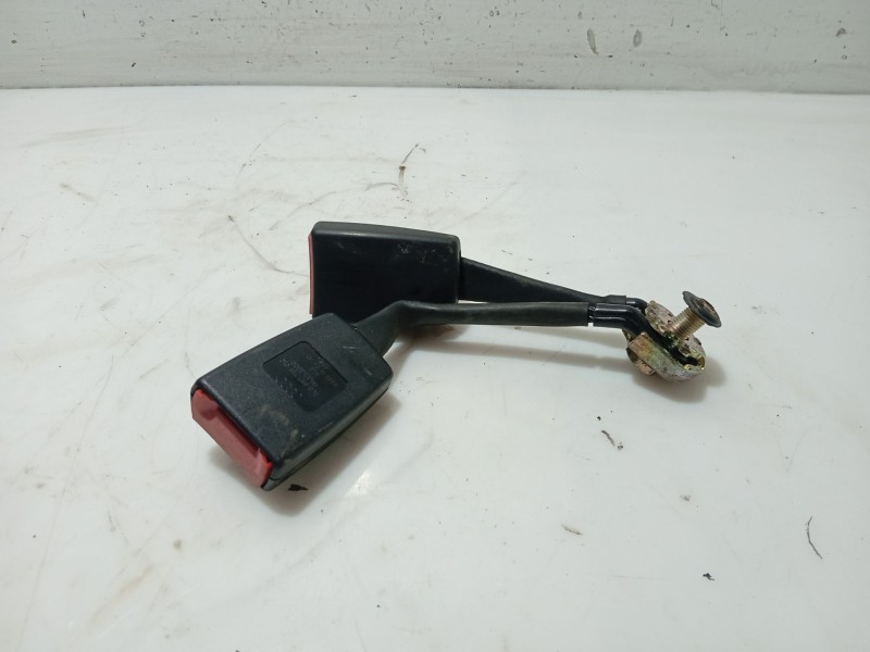 Recambio de anclaje cinturon trasero izquierdo para audi a3 (8l1) 1.8 referencia OEM IAM 8L0857740A 8L085773901C 