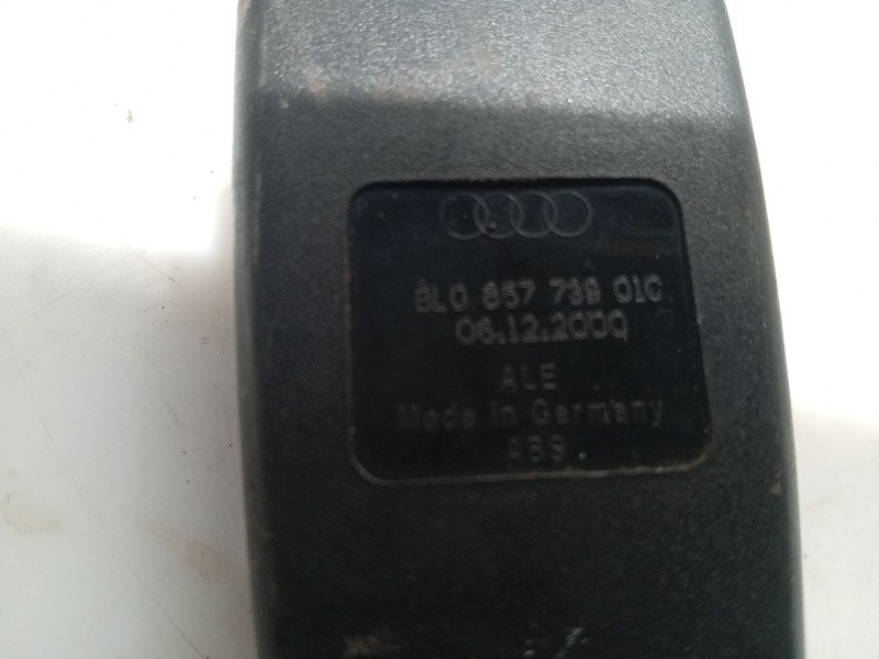 Recambio de anclaje cinturon trasero izquierdo para audi a3 (8l1) 1.8 referencia OEM IAM 8L0857740A 8L085773901C 