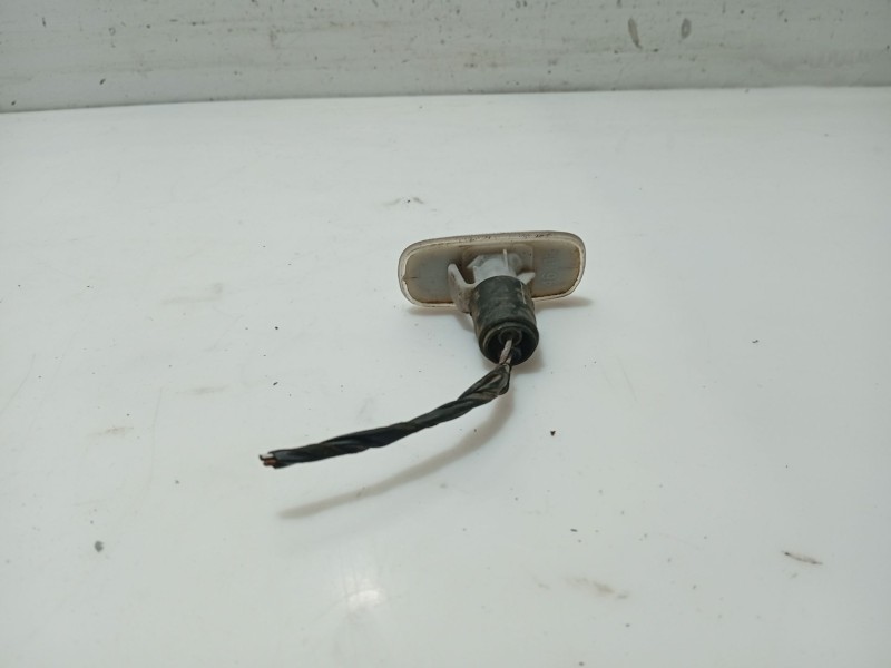 Recambio de piloto lateral izquierdo para audi a3 (8l1) 1.8 referencia OEM IAM 8E0949127  