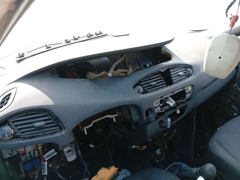 Recambio de salpicadero para renault grand scénic iii (jz0/1_) 1.5 dci referencia OEM IAM 6173S  