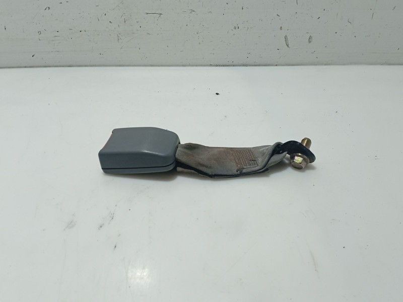 Recambio de anclaje cinturon trasero derecho para hyundai accent ii (lc) 1.3 referencia OEM IAM 8983025000LT  