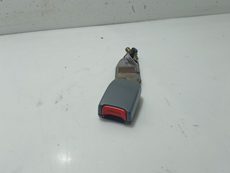 Recambio de anclaje cinturon trasero derecho para hyundai accent ii (lc) 1.3 referencia OEM IAM 8983025000LT  