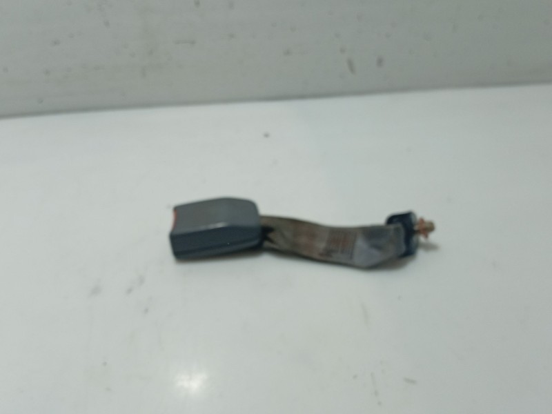 Recambio de anclaje cinturotrasero central para hyundai accent ii (lc) 1.3 referencia OEM IAM 8983025910LT  